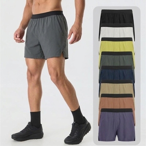 Shorts de course à séchage rapide pour hommes, couleur unie, taille élastique, shorts de sport pour la gym, en polyester tricoté, longueur courte, taille mi-haute - Product Image 4