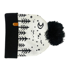Bonnet d'hiver blanc avec pompon noir et revers plié - Product Image 6