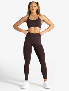 Ensemble de sport 2 pièces pour femme : Soutien-gorge court rembourré personnalisé et short de yoga taille haute sculptant les hanches pour la gym et le fitness - Product Image 5