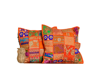 Housse de coussin en patchwork de coton pur, faite à la main par des artisans indiens, provenant du cœur de la décoration ethnique de Jaipur, Inde. - Product Image 2