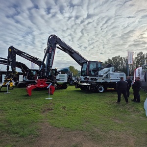 Potente Motor PLC para Excavadora Hidromek de Alta Eficiencia, Máquina con Cucharón de 2000 kg para Construcción de Carreteras, Operaciones en Canteras y Terrenos - Product Image 3