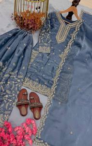 Traje Kurti Plazzo de Seda Gmy con Bordado Intenso y Mangas Elegantes – Ropa de Fiesta - Product Image 4