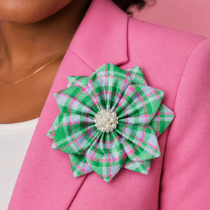 Broche de Flor Verde y Rosa, Elegante Pin Floral para Solapa, Accesorio de Lujo para Mujer, Decoración de Moda con Diseño de Pétalos y Centro de Perla - Product Image 5