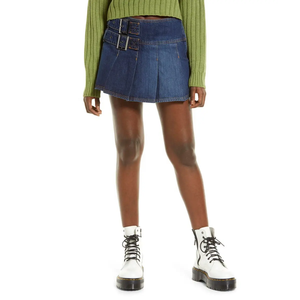 Mini-jupe en jean Y2K bleu foncé plissée avec ceinture à boucle, mélange de coton, asymétrique, style streetwear, qualité supérieure - Product Image 1