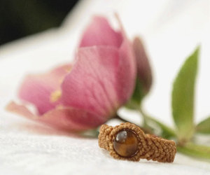 Anillo de Macramé con Ojo de Tigre, Piedra Preciosa Marrón, Cordón Ajustable, Joyería Bohemia Hecha a Mano, Joyería Curativa - Product Image 1