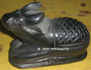 Nouvelle statue de Nandi en marbre noir créatif de forme élégante de petite taille principalement pour les décorations de temple et garder dans le temple. - Product Image 3