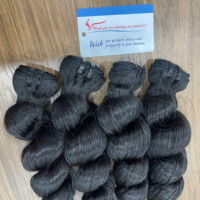Mèches de cheveux humains vietnamiens 100% naturels, ondulations souples et élégantes, effet moussant durable, prêtes à être expédiées.