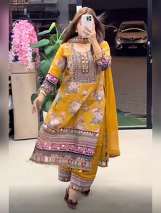 ชุดสัลวาร์ คามีซสำเร็จรูป 3 ชิ้น ผ้ามัสลินโพลีเอสเตอร์ พิมพ์ลายดอกไม้สีสันสดใส พร้อมกางเกงปาลาซโซ่แบบหรูหรา และผ้าคลุมไหล่ - Product Image 3