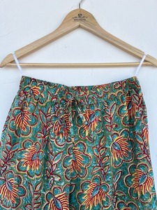 Ensemble pyjama en coton à imprimé floral pour femme, avec chemise boutonnée à manches longues, passepoil contrasté et pantalon à cordon élastique - Product Image 5