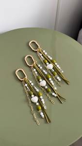 Porte-clés élégant avec broderie florale perlée, design artisanal et finition magnifique - Product Image 2