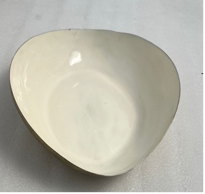 Bol à fruits décoratif en laiton fait main avec une élégante finition émaillée pour comptoir de cuisine et présentation sur table basse - Product Image 1