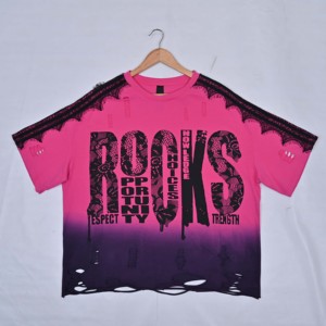 T-shirt rose dégradé OEM pour femme avec trous déchirés et imprimé ROCS, streetwear, col rond, manches courtes, coupe ample, tendance outdoor - Product Image 1