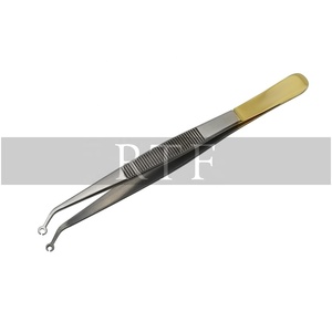 Pince chirurgicale courbée angulaire Pince manuelle en acier inoxydable et plastique et porte-aiguille pour les procédures de suture du maïs - Product Image 4