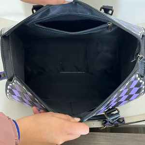 Bolsa de Viaje de Cuero Vacuno Hecha a Mano, Diseño a Cuadros, Estilo Occidental, de Lujo, para Unisex, Tendencia 2026 - Product Image 6