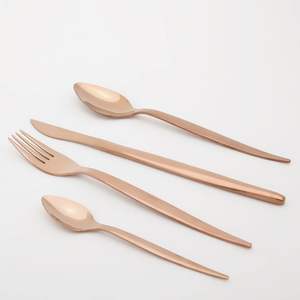 Ensemble de couverts en métal pour restaurant professionnel, conçu pour une utilisation intensive et une présentation raffinée à la table. - Product Image 6