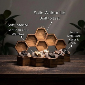 Caja de Relojes Hexagonal de Nogal con 6 Ranuras, Organizador de Joyas con Tapa de Madera y Cristal, Grabado para Regalo - Product Image 4