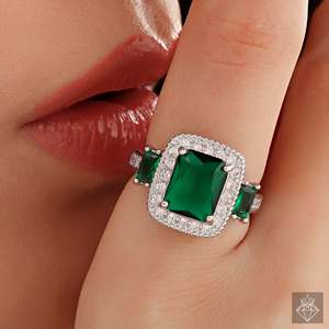 Elegante anillo de banda de solitario antideslustre esmeralda de PRAO joyería fina de tamaño ajustable - Product Image 4
