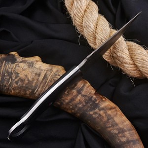 Couteau de camping Skinner à lame fixe en acier Damas de qualité industrielle, pointe tombante, avec trou pour le pouce, épaisseur 0,5 mm, par UA Supplies - Product Image 4