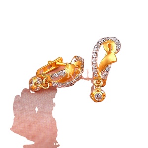 Hermosos Pendientes Colgantes de Diamantes Dorados para Mujer, Joyería de Diseño Ligera y de Lujo - Product Image 1