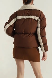 Abrigo Acolchado de Moda Otoño/Invierno 2026 para Mujer, Cuello Alto, Capucha de Piel de Oveja, Parka con Acabado de Lona, Transpirable, Poliéster/Nailon - Product Image 5