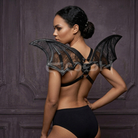Harnais gothique en dentelle avec ailes de chauve-souris, sangles en similicuir noir et panneaux en maille florale, accessoire de costume d'Halloween réglable