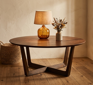 Table basse Kireina contemporaine Woodgrad Living, teck de haute qualité, durable, élégante, ronde, design polyvalent, hôtels de luxe - Product Image 1