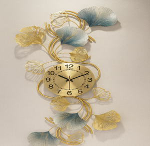 Horloge circulaire en métal doré et bleu en forme de feuille d'éventail avec accents perlés. Design accrocheur disponible à prix de gros. - Product Image 2