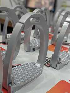 Estribos de Seguridad para Caballos de Aluminio Premium Personalizados, con Superficie Ancha Antideslizante, para Equitación, Proveedor de Fábrica OEM ODM - Product Image 2