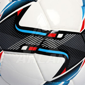 Balones de fútbol resistentes para recreación, desarrollados para la participación activa al aire libre. - Product Image 6
