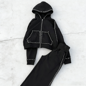 Ensemble de survêtement noir à capuche pour femme, coupe ample, manches longues, sweat-shirt décontracté à fermeture éclair et pantalon avec détails en strass - Product Image 1