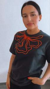 T-shirt en coton blanc à col rond et manches courtes, broderie de palmiers en sequins or et argent, vêtements d'été faits à la main, hauts de vêtements - Product Image 6