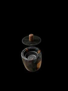 Brûleur d'encens en bois et résine au design unique avec insert métallique, fait main en bambou, utilisation aromatique toute saison - Product Image 4