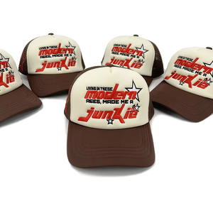 Gorra Trucker Bordada Modern Ages Made Me A Junkie, Unisex, de Malla, de 6 Paneles, Casual, con Visera Ajustable - Product Image 1