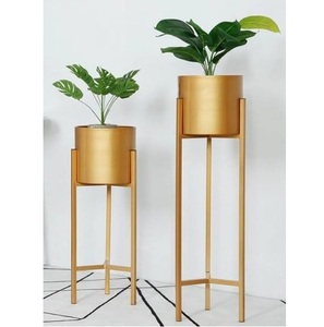 Support de plante en métal haut personnalisé avec pot doré, design artisanal durable pour pots lourds et décoration intérieure élégante - Product Image 4