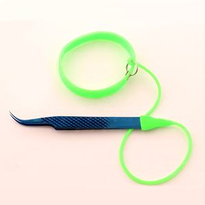 Nouveau design de pinces à cils en acier inoxydable protecteur bandes de poignet en caoutchouc pour protéger votre précieuse pince à épiler contre les chutes - Product Image 2