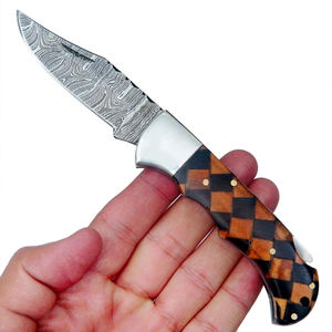 Cuchillo de caza artesanal de acero de Damasco con hoja de punta caída y mango de micarta, con funda de cuero marrón - Product Image 6