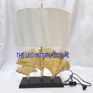 โคมไฟตั้งโต๊ะโลหะสีเงินดีไซน์สวย พร้อมโคมสีดำ สำหรับห้องนั่งเล่น คุณสมบัติรักษ์โลก เหมาะสำหรับงานแต่งงาน ลดราคาพิเศษ - Product Image 4