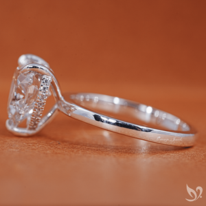 Anillo de compromiso con diamante de laboratorio de 3 quilates en forma de corazón, halo oculto, solitario, certificado por IGI, en oro blanco de 10 quilates - Product Image 3