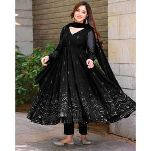 Conjunto de traje negro Georgette bordado de talla XS - Product Image 1