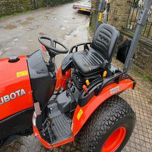 Tractor de Ruedas 4x4 B2650 Eficiente con Bomba y Motor Integrados Diseñado para Maximizar la Productividad y el Valor Agrícola - Product Image 3