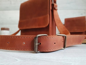 กระเป๋าสตางค์หนังแท้ราคาประหยัด ดีไซน์บางเฉียบสำหรับผู้ชาย มีช่องใส่บัตรหลายช่อง ช่องใส่เงินสด และเหมาะสำหรับใช้ในชีวิตประจำวัน โดย M/S SHAAD HANDICRAFTS - Product Image 6