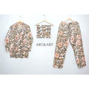 ชุดนอนผู้หญิงลายดอกไม้พิมพ์ลายดิจิทัลสุดหรู 2 ชิ้น ผ้าฝ้ายนุ่มสบาย ใส่ได้ทั้งฤดูใบไม้ร่วงและฤดูร้อน มีไซส์ถึง 2XL รุ่นใหม่ล่าสุด - Product Image 1