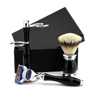 Set de Brocha de Afeitar con Pelo de Texugo Silvertip, Mango de Madera y Maquinilla de Afeitar de Seguridad en Soporte para el Cuidado Personal Masculino - Product Image 4