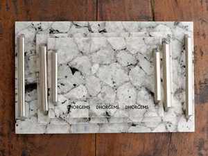 Plateau de service rectangulaire en marbre blanc écologique avec poignées décoratives pour les fêtes, idéal pour servir à la maison ou dans les hôtels - Product Image 3