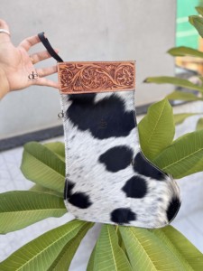 Bolsa de regalo de cuero de vaca 2026 para Navidad, hecha a mano, para colgar en el árbol de Navidad, la chimenea y decoración de fiestas, para la familia - Product Image 3