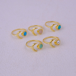 Anillo único de luna creciente de nácar - Anillo celestial bohemio chapado en oro hecho a mano - Regalo de joyería para aniversario o cumpleaños - Product Image 5