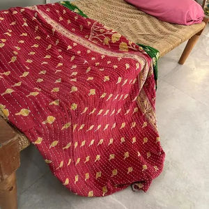 Colcha Kantha Ecológica Hecha a Mano con Patrón Geométrico, Colcha Reversible de Algodón Bengali Gudri Estilo Bohemio con 300 Hilos - Product Image 1