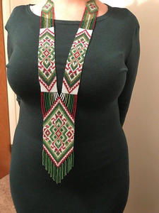 Collier artisanal en perles de rocaille brodé, fait main en Inde, bijoux de créateur haut de gamme pour femme, idéal pour les soirées, par HF Crafts - Product Image 5