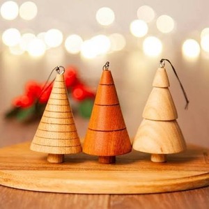 Ornement mural de Noël en bois de style moderne fait à la main, écologique, taille personnalisable, décoration de fête - Product Image 6