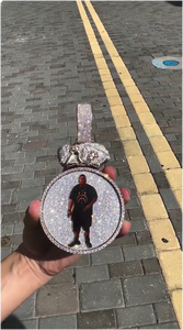 Colgante de Plata de Ley 925 con Foto Personalizada Estilo Hip Hop, Colgante de Recuerdo con Diamantes y Moissanita Redonda, Regalo para Hombre - Product Image 4
